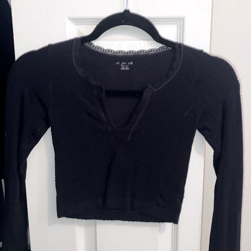 Urban Outfitters- Black crop Top